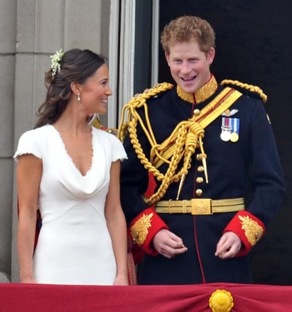 Dort angekommen nahm Pippa an der Seite von Prinz Harry auf dem berühmten Balkon den Jubel des Volkes entgegen.
