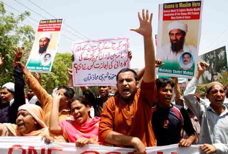 Die Tötung von Osama bin Laden findet nicht nur Unterstützung: Diese pakistanischen Demonstranten feiern den Al-Kaida-Chef als islamischen Helden und protestieren gegen das Vorgehen der Amerikaner.