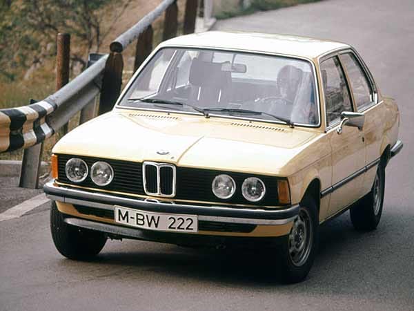Von 1975 bis 1983 wurde der BMW E21 gebaut, hier mit Vieraugen-Gesicht.