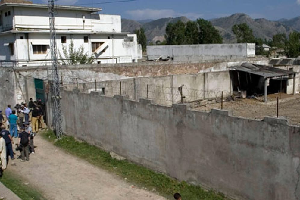 Abbottabad: Das Haus, in dem Osama bin Laden von einer US-Spezialeinheit getötet worden sein soll, wird von Medien und Nachbarn umringt