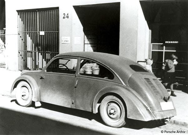 Käfer-Urahn von 1934: Der von Porsche für NSU entwickelte Typ 32 nimmt die Form des späteren Käfers zum Teil vorweg.