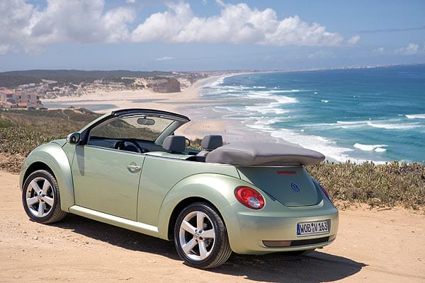 Ende der 90er Jahre schickte VW dann den New Beetle ins Rennen. Hier das später gebaute Cabrio.
