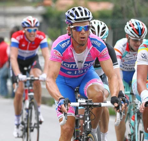 Danilo Hondo: Mit seinen 37 Jahren zählt der Lampre-Profi zu den "Oldies" im Giro-Feld. Von Müdigkeit ist aber nichts zu spüren, Hondo hat sich mindestens einen Tagessieg fest vorgenommen. Wie 2001, als er noch im Telekom-Trikot die 2. Und 3. Etappe gewinnen konnte. In erster Linie soll er aber die Sprints für Alessandro Petacchi anziehen, der bei seinem Heimspiel groß auftrumpfen will.