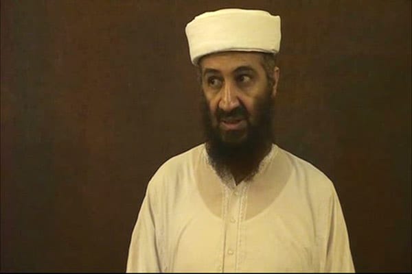 In einer Videobotschaft an die USA präsentiert sich Bin Laden nicht als alter, gebeugter Mann, sondern aufrecht und mit gefärbtem Haar.