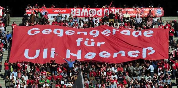 Dann gab es postwendend die Antwort der Gegentribüne. Entzündet hatte sich der Streit am Transfer von Manuel Neuer und finanziellen Hilfen für den Lokalrivalen 1860 München. Dann gab es postwendend die Antwort der Gegentribüne. Entzündet hatte sich der Streit am Transfer von Manuel Neuer und finanziellen Hilfen für den Lokalrivalen 1860 München.
