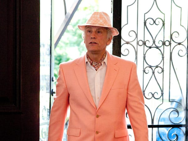 Mit Hilfe des erfahrenen, aber auch sehr exzentrischen Trainers Lucien Laurin (John Malkovich) beginnt Penny an einer Erfolgsgeschichte zu arbeiten. Mit Hilfe des erfahrenen, aber auch sehr exzentrischen Trainers Lucien Laurin (John Malkovich) beginnt Penny an einer Erfolgsgeschichte zu arbeiten.