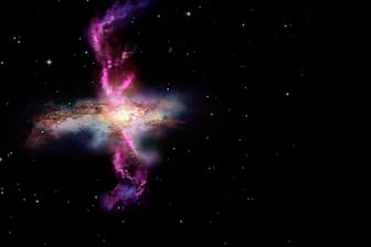 Das Bild einer Galaxie mit vielen jungen Sternen und mächtigen Stürmen
