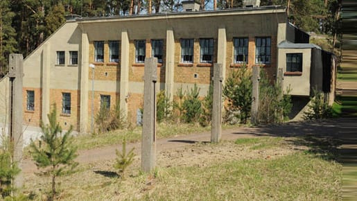 In der einstigen deutschen Fabrik mussten Zwangsarbeiter Munition für den Zweiten Weltkrieg herstellen.