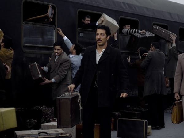 Die 1960er Jahre. Mit dem Zug kommt Hüseyin Yilmaz (Fahri Yardim), wie viele seiner türkischen Landsleute vor ihm, als Gastarbeiter nach Deutschland. Er ist der 1.000.001ste.