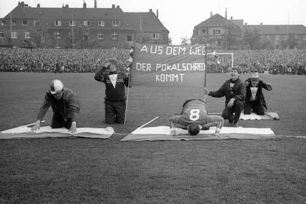 1968: Karlsruher SC, VfB Stuttgart, Borussia Mönchengladbach – der VfL Bochum avancierte zum richtigen Pokalschreck. Vor dem Halbfinale gegen den FC Bayern waren die Fans siegessicher