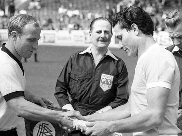 Der erste Uruguayer in der Bundesliga war Horacio Troche. Obwohl der Innenverteidiger bei der WM 1966 im Spiel gegen Deutschland nach einem groben Foul an Lothar Emmerich vom Platz flog und auf dem Weg in die Kabine auch noch DFB-Stürmer Uwe Seeler ohrfeigte, schlug Alemannia Aachen zu und verpflichtete den Kapitän der "Charruas". In der Saison 1967/68 bestritt Troche 24 Spiele für Aachen. Anschließend war er noch für den Regionalligisten Bonner SC am Ball.