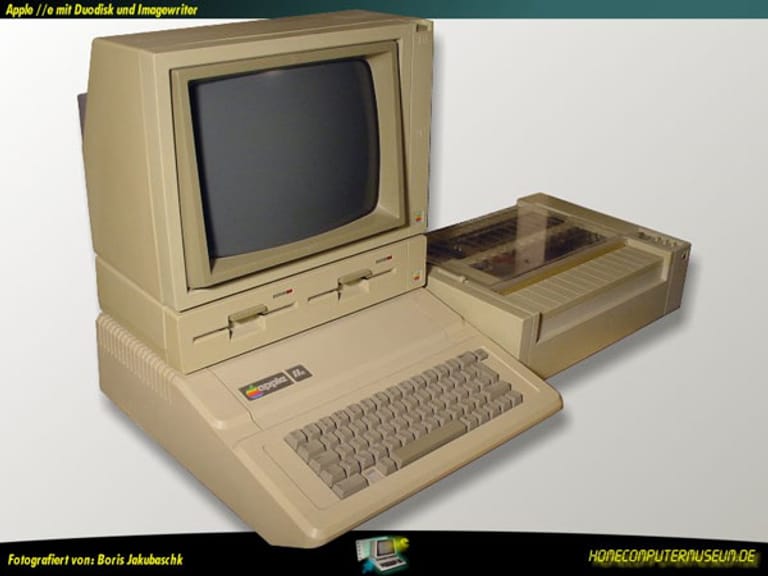 Mit dem IIe feierte Apple seit 1983 auch in Europa Erfolge auf dem Heimcomputer-Markt. Im Gegensatz zum Vorgänger verfügt der Computer über eine deutsche Tastatur, die sich über einen Schalter an der Unterseite auf den deutschen Zeichensatz umschalten lässt