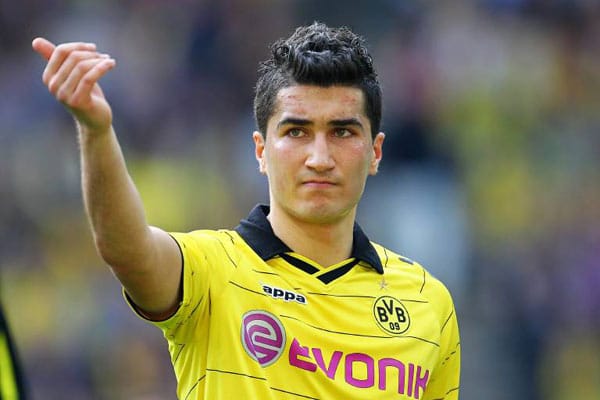 Nuri Sahin war bei der Pressekonferenz zu seinem Wechsel den Tränen nah. Der 22-jährige frisch gebackene Deutsche Meister verlässt Borussia Dortmund und schnürt die Schuhe künftig für Real Madrid. "Aber ich werde immer BVB-Fan bleiben", sagte er.