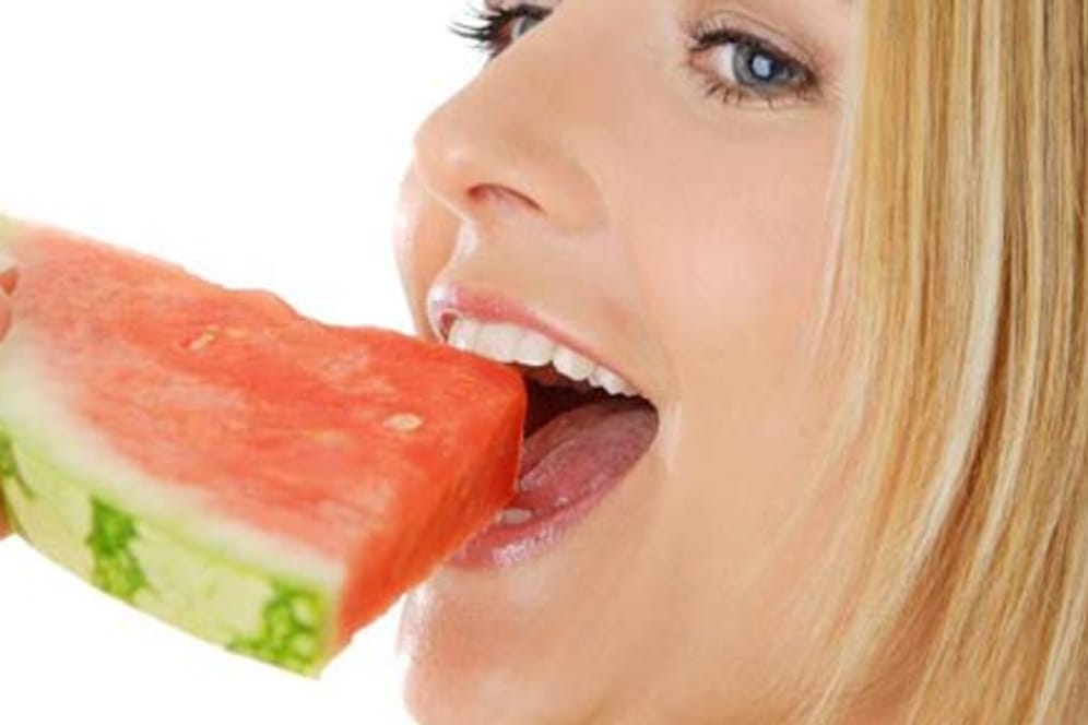 Rote Früchte wie Wassermelone erhalten wertvolle Lykopine, die gut fürs Herz sind.