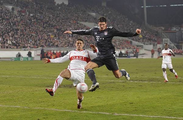 Zwei Siege beim VfB Stuttgart innerhalb von vier Tagen sorgen für einen versöhnlichen Abschluss der Vorrunde. In der Liga siegt der FCB 5:3 und im Achtelfinale des DFB-Pokals gar 6:3. Insgesamt erzielt Mario Gomez dabei vier Tore gegen seinen Ex-Klub.