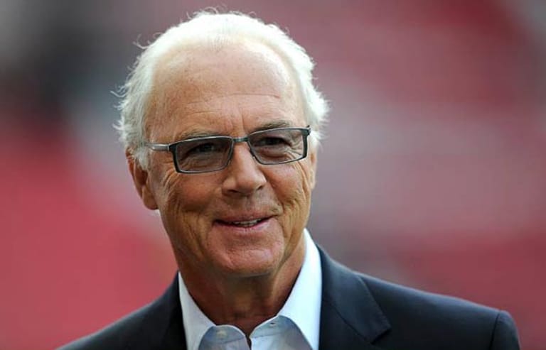 "Sind wir jetzt bei "Verstehen Sie Spaß?'' Franz Beckenbauer auf die Frage, ob ihn die Bayern-Führung nach der Entlassung von Louis van Gaal gebeten habe, als Interimstrainer bis zum Saisonende einzuspringen.