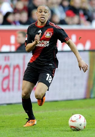 "Was soll ich sagen? Sie sind halt nicht die Schnellsten." Bayer Leverkusens Sidney Sam, der vor seinem Siegtreffer zum 1:0 gegen Schalke 04 seine Gegenspieler Ivan Rakitic und Christoph Metzelder abgehängt hatte. "Was soll ich sagen? Sie sind halt nicht die Schnellsten." Bayer Leverkusens Sidney Sam, der vor seinem Siegtreffer zum 1:0 gegen Schalke 04 seine Gegenspieler Ivan Rakitic und Christoph Metzelder abgehängt hatte.