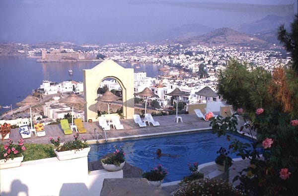Vom Pool des Hotels Manastir hat man einen tollen Blick auf Bodrum.