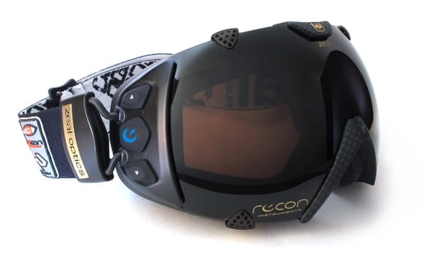 Kann nicht nur einiges, sie sieht auch noch stylish aus "Transcend GPS Goggles" mit seitlichen Bedienelement für das Head-Up-Display.