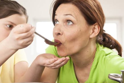 Kochen mit Kindern macht viel Spaß, braucht Zeit und manchmal Nerven.