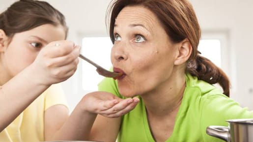 Kochen mit Kindern macht viel Spaß, braucht Zeit und manchmal Nerven.