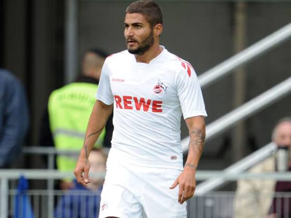 Das neue Heimtrikot des 1. FC Köln ist denkbar einfach gehalten. Die Geißböcke spielen in der nächsten Saison in strahlendem Weiß, Trikotsponsor bleibt die Handelskette Rewe. Das neue Heimtrikot des 1. FC Köln ist denkbar einfach gehalten. Die Geißböcke spielen in der nächsten Saison in strahlendem Weiß, Trikotsponsor bleibt die Handelskette Rewe.