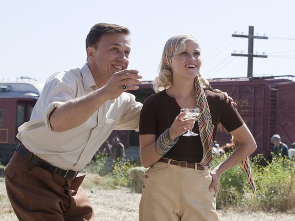 Auf der Suche nach Arbeit folgt Jacob einem Impuls und landet beim Benzini Bros. Circus, der von August Rosenbluth (Christoph Waltz) und seiner Frau Marlena (Reese Witherspoon) geführt wird. Auf der Suche nach Arbeit folgt Jacob einem Impuls und landet beim Benzini Bros. Circus, der von August Rosenbluth (Christoph Waltz) und seiner Frau Marlena (Reese Witherspoon) geführt wird.