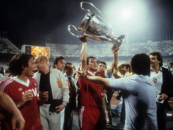 In der Saison 1982/1983 gewinnt der HSV mit Matchwinner Felix Magath den Europapokal der Landesmeister. Der heutige Trainer des VfL Wolfsburg erzielte im Finale gegen Juventus Turin den einzigen Treffer. Der Erfolg im Olympiastadion von Athen ist bis heute der größte der Vereinsgeschichte.