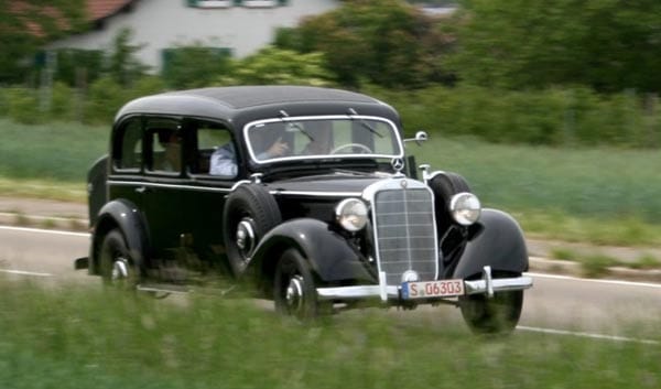 Taxifahrer testeten den Diesel-Mercedes und waren mehr als zufrieden - so begann Ende des Jahres 1935 die Serienproduktion des 260 D.