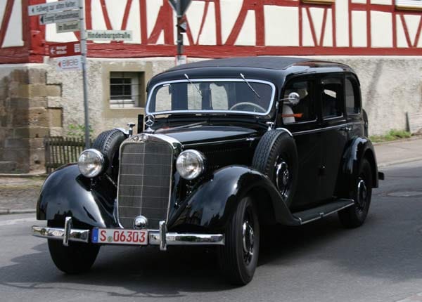 Der Ausbruch des Zweiten Weltkrieges beendete nach 1967 Fahrzeugen im Jahre 1940 schließlich die Serienproduktion.