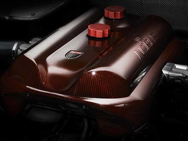 Der V8-Biturbo mit 4,4 Litern Hubraum stammt von Yamaha und bringt bis zu 650 PS Leistung. Der V8-Biturbo mit 4,4 Litern Hubraum stammt von Yamaha und bringt bis zu 650 PS Leistung.