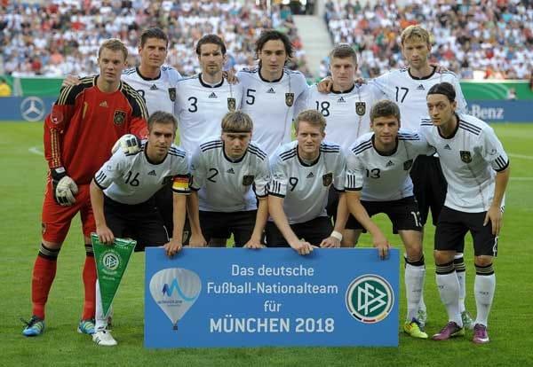 Die deutsche Nationalmannschaft trifft in der Sinsheimer Rhein-Neckar-Arena auf Uruguay. Vor den EM-Qualifikationsspielen in Österreich und Aserbaidschan steht für Özil, Lahm und Co. somit ein echter Härtetest auf dem Programm.