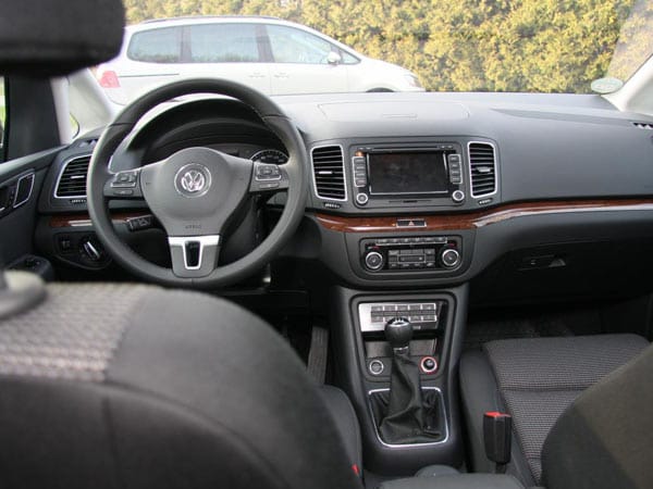 Zum Vergleich: Das fast identische Cockpit im VW Sharan.