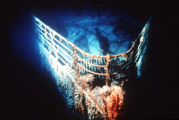 Das Wrack der "Titanic" wird 1985 entdeckt. Es liegt in fast 4000 Metern Tiefe auf dem Meeresgrund, rund 600 Kilometer südöstlich von Neufundland. Das Wrack der "Titanic" wird 1985 entdeckt. Es liegt in fast 4000 Metern Tiefe auf dem Meeresgrund, rund 600 Kilometer südöstlich von Neufundland.