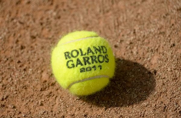 Ca. 60.000 Bälle werden während des Turniers verbraucht. Allerdings landen die Filzkugeln nach ihrem Gebrauch nicht im Müll, sondern werden durch eine Recyclingverfahren für Tennisböden genutzt oder in Tennisschuhen verarbeitet.