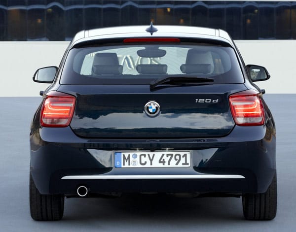 Die Heckansicht des neuen 1er BMW.