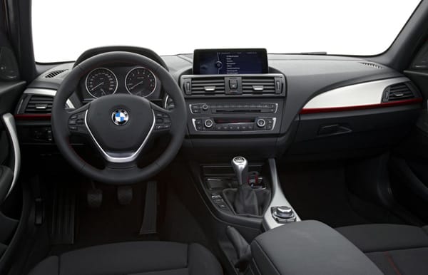 Der Innenraum des neuen 1er BMW zeigt sich gegenüber dem Vorgängermodell deutlich verbessert.