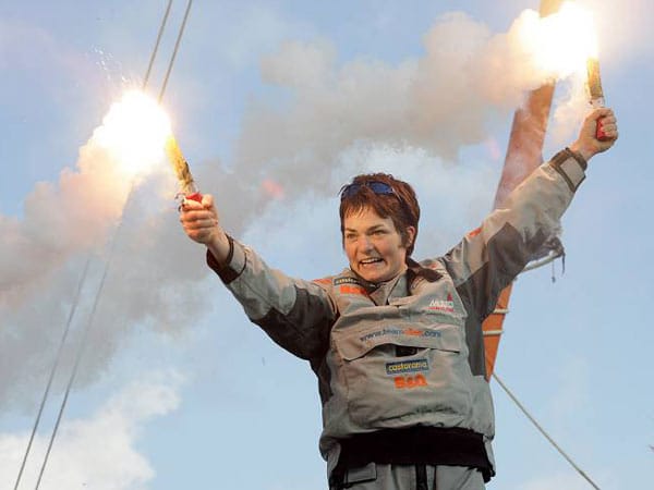 Ellen MacArthur hat 2005 allen Grund zum Feiern. Die Britin erreichte die schnellste Weltumsegelung in der Disziplin Einhandsegeln. Drei Jahre lang konnte sie den Rekord halten. Erst im Januar 2008 unterbot Francis Joyon die Zeit von MacArthurs.