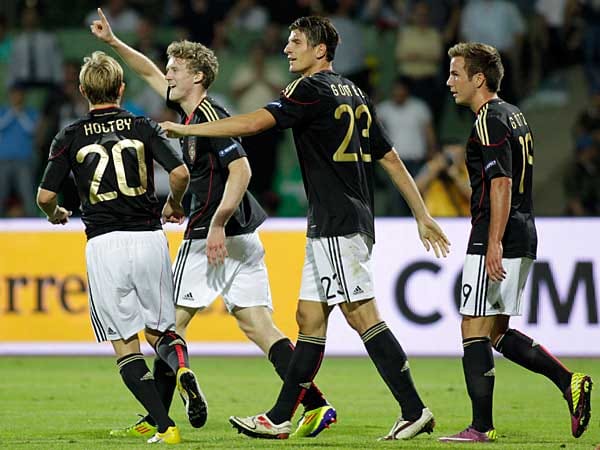 Auf Aserbaidschans Anschlusstreffer unmittelbar vor Ende der regulären Spielzeit antwortet die DFB-Elf mit dem 3:1 durch André Schürrle. Die Vorarbeit leistete Dortmunds Youngster Mario Götze.