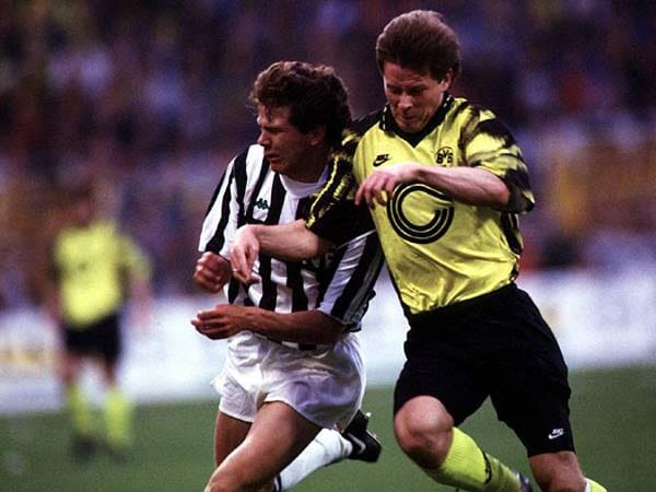 Auch Stefan Reuter (re.) kehrt Italien schnell wieder den Rücken. Nach nur einem Jahr bei Juventus Turin wechselt der Mittelfeldspieler zu Borussia Dortmund.