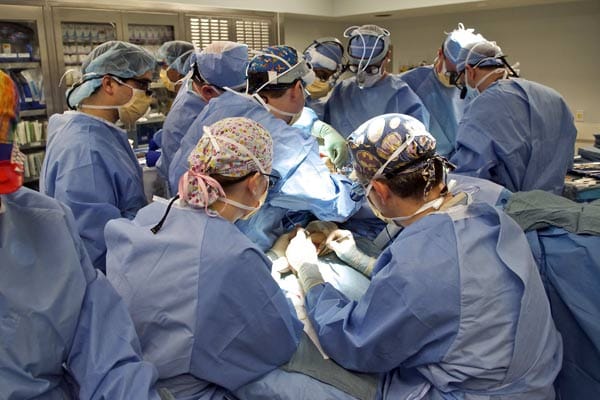 20 Stunden dauerte die Gesichtstransplantation im Brigham and Women's Hospital in Boston