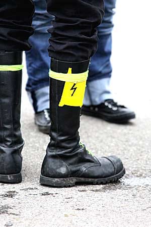 Vorsicht Hochspannung: Festes Schuhwerk war zwar nicht Pflicht, verkehrt war es aber auch nicht Vorsicht Hochspannung: Festes Schuhwerk war zwar nicht Pflicht, verkehrt war es aber auch nicht