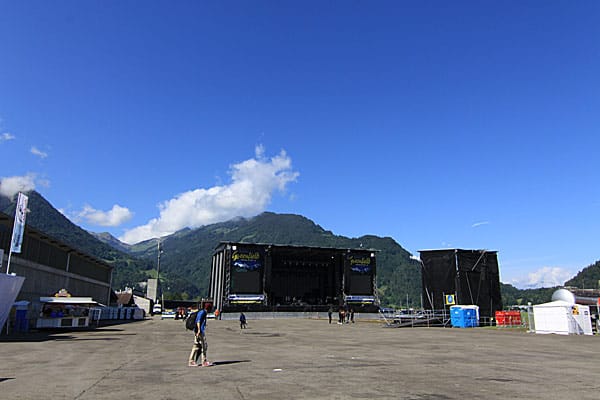 Die Main Stage des Greenfield Festivals - bevor die Meute für das erste Konzert den Platz stürmte Die Main Stage des Greenfield Festivals - bevor die Meute für das erste Konzert den Platz stürmte