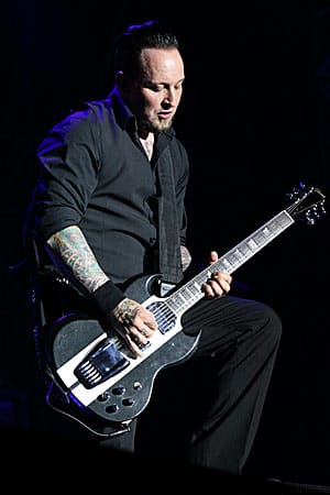 Hatte die Massen und seine Gitarre am Samstagabend fest im Griff: Michael Schøn Poulsen von Volbeat Hatte die Massen und seine Gitarre am Samstagabend fest im Griff: Michael Schøn Poulsen von Volbeat