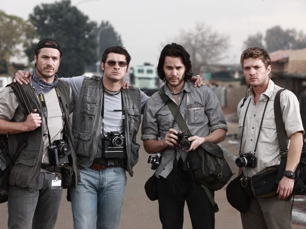 Die vier jungen Fotografen Ken Oosterbroek (Frank Rautenbach), João Silva (Neels van Jaarsveld), Kevin Carter (Taylor Kitsch) und Greg Marinovich (Ryan Phillippe) werden der Bang Bang Club genannt.