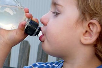 Diabetes bei Kindern: Übermäßiger Durst kann ein Anzeichen für Diabetes sein.