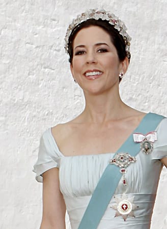 Kronprinzessin Mary ist mit dem dänischen Thronfolger Kronprinz Frederik verheiratet. Die gebürtige Australierin lernte ihren Ehemann bei den Olympischen Spielen 2000 in Sydney kennen.