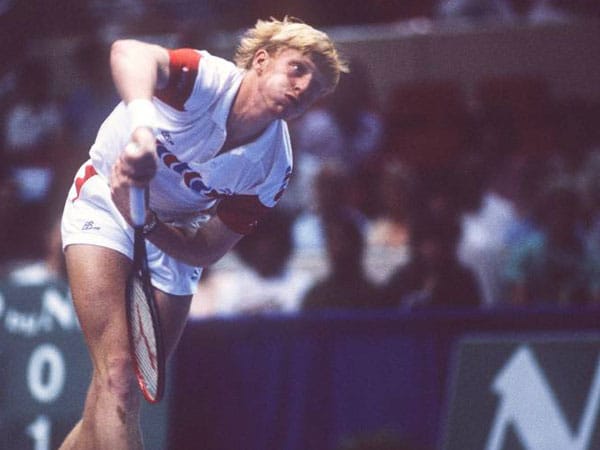 Die Schlacht von Hartford 1987: Davis-Cup Rekordgewinner USA spielt um den Abstieg gegen Team "Boris Becker Deutschland". Deutschland gilt als "One Man Show". Die Amerikaner unterschätzen das starke Team um den Leimener. Denn seine Schultern waren breit genug, das ganze Team zu tragen...