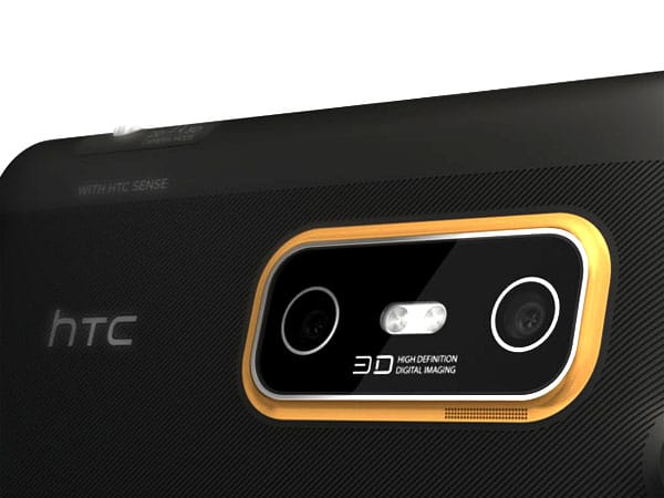 Das HTC Evo 3D hat aber nicht nur ein 3D-Display. Auf der Rückseite ist auch gleich eine 3D-Kamera eingebaut. Die zwei Objektive können echte 3D-Aufnahmen und 3D-Filme aufzeichnen.