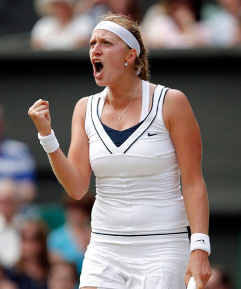 Petra Kvitova während einem Halbfinalspiel gegen Victoria Azarenka. Petra Kvitova während einem Halbfinalspiel gegen Victoria Azarenka.